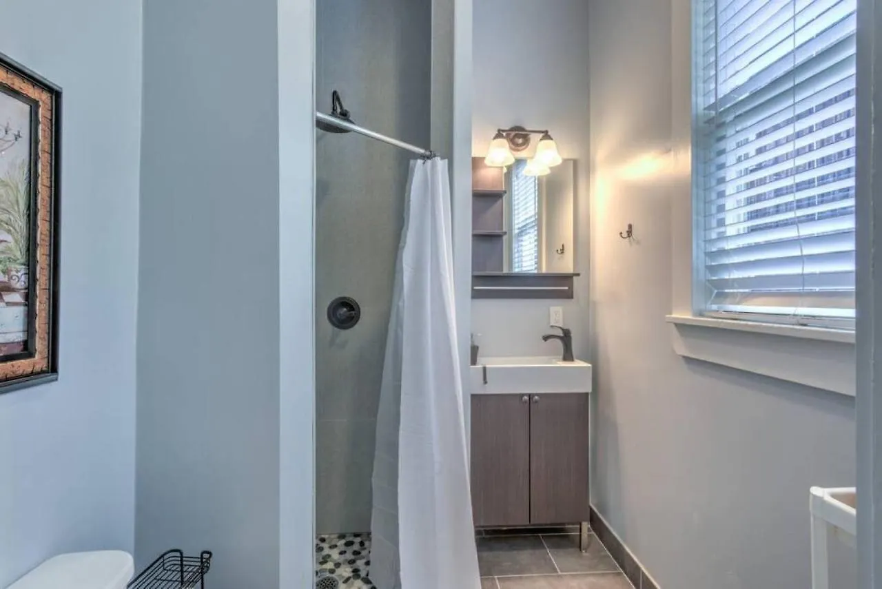 Urban Zen Great Location Apartment Memphis